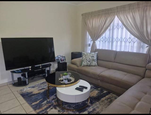 2 BEDROOM TOWNHOUSE FOR SALE IN CHANTELLE